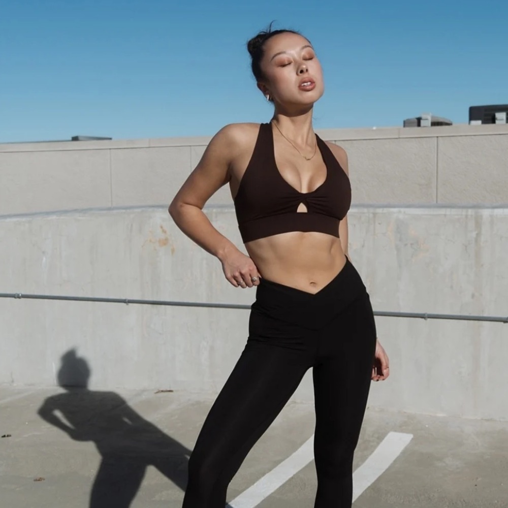Fabletics Oasis Twist Sports Bra